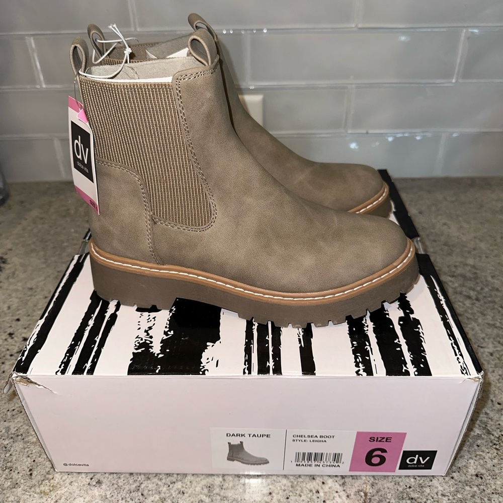 NIB DV by Dolce Vita LEIGHA Chelsea Boot Dark Taupe - Picture 9 of 13